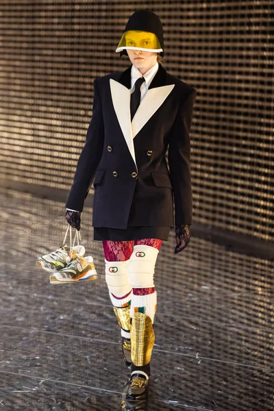 Look 50